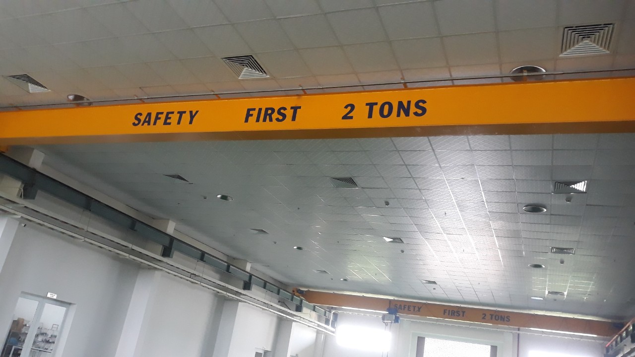 gantry crane.jpg